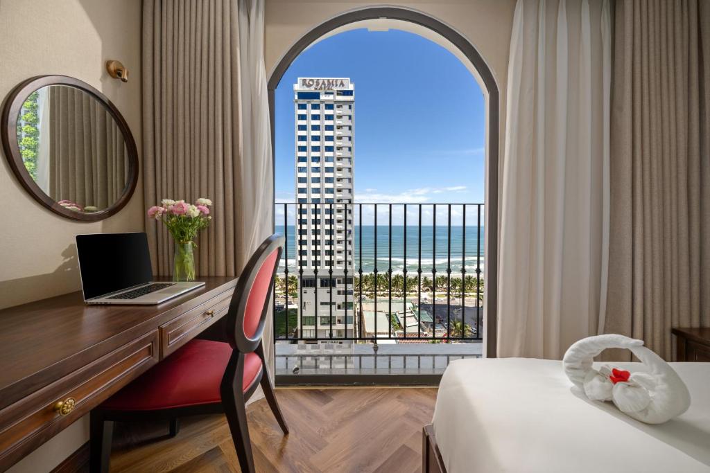 Golden Lotus Luxury Hotel Danang